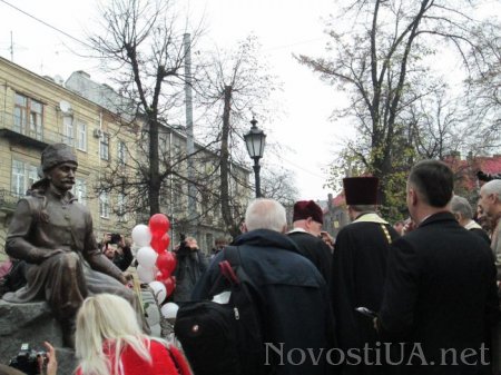 Человеку, научившему Европу пить кофе, установили памятник во Львове. Фоторепортаж