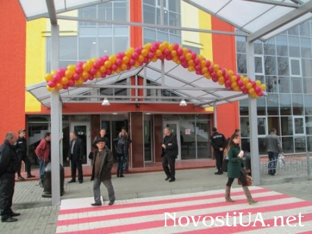 Во Львове открылся новенький автовокзал. Фоторепортаж