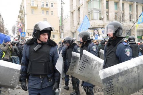 Активисты Евромайдана готовятся отражать штурм КГГА (Фоторепортаж)