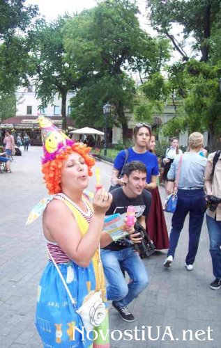 Кукольный марш по улицам Одессы